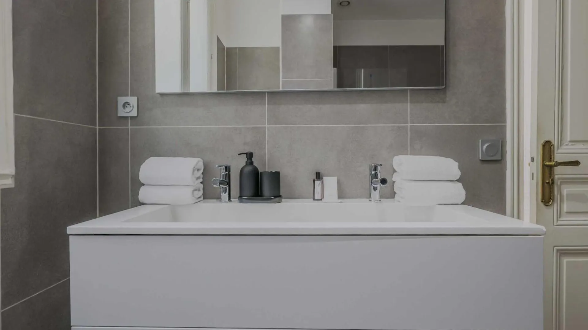 Spacious Apartment - 5Br-12P - Trocadero Paris